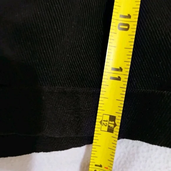 Stylish Women's Black Cargo Shorts - Picture 5 of 5